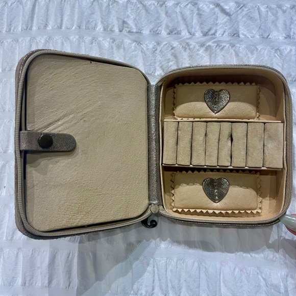 🌟 Vintage Juicy Couture Gold Jewelry Case | Travel Organizer | Like New - Picture 4 of 6